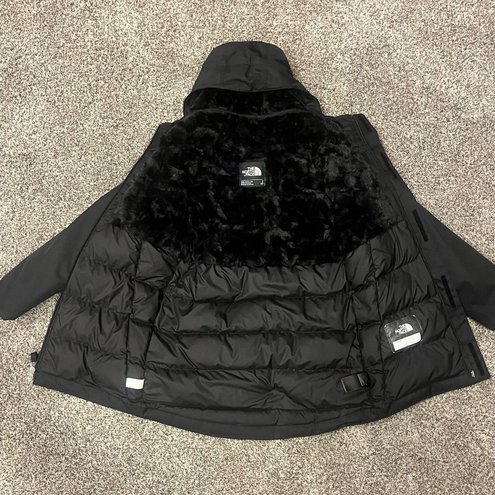 The North Face Girls Arctic Parka - small - Picture 3 of 4
